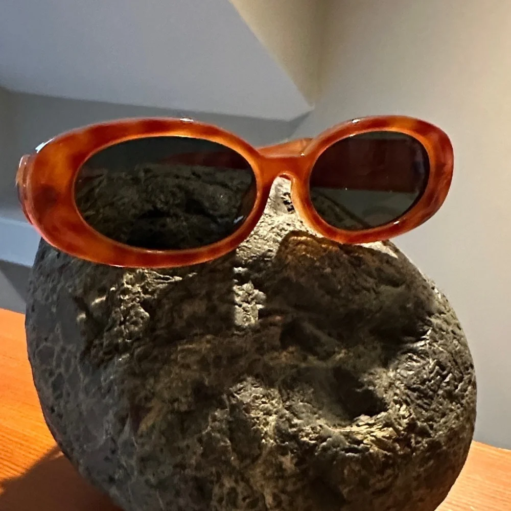 Sojos retro oval shaped sunglasses in tortoise shell shade